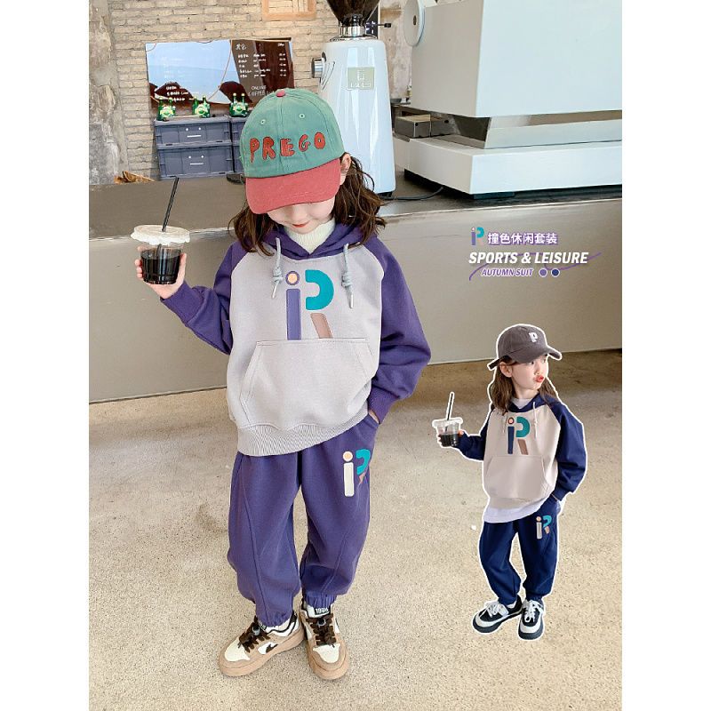 Girls' fashionable suits Western style 2022 new autumn clothes children's spring and autumn little girl sports sweater two-piece tide