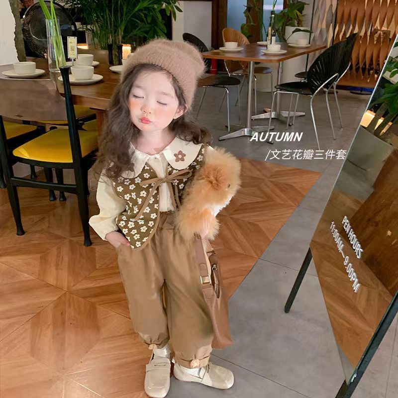 Girls' fashionable suits Western style 2022 new autumn clothes baby autumn net red fried street three-piece children's clothes