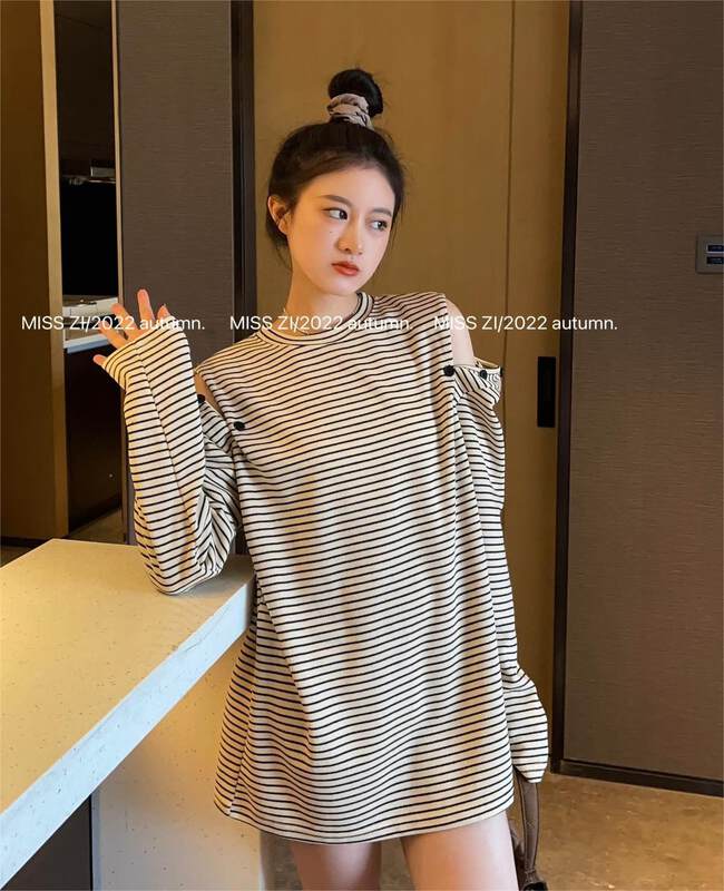 【MISS ZI】Autumn Casual Button Leaky Shoulder Long Sleeve T-Shirt 3212# CQW