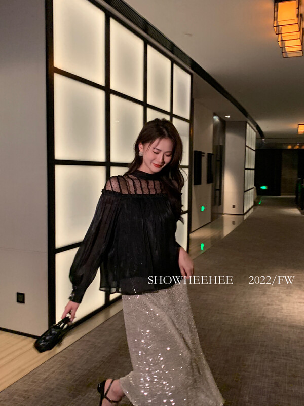 New in early autumn! [Xiu Xixi] French elegant stitching lace hollow tie collar shirt 9190# JHY