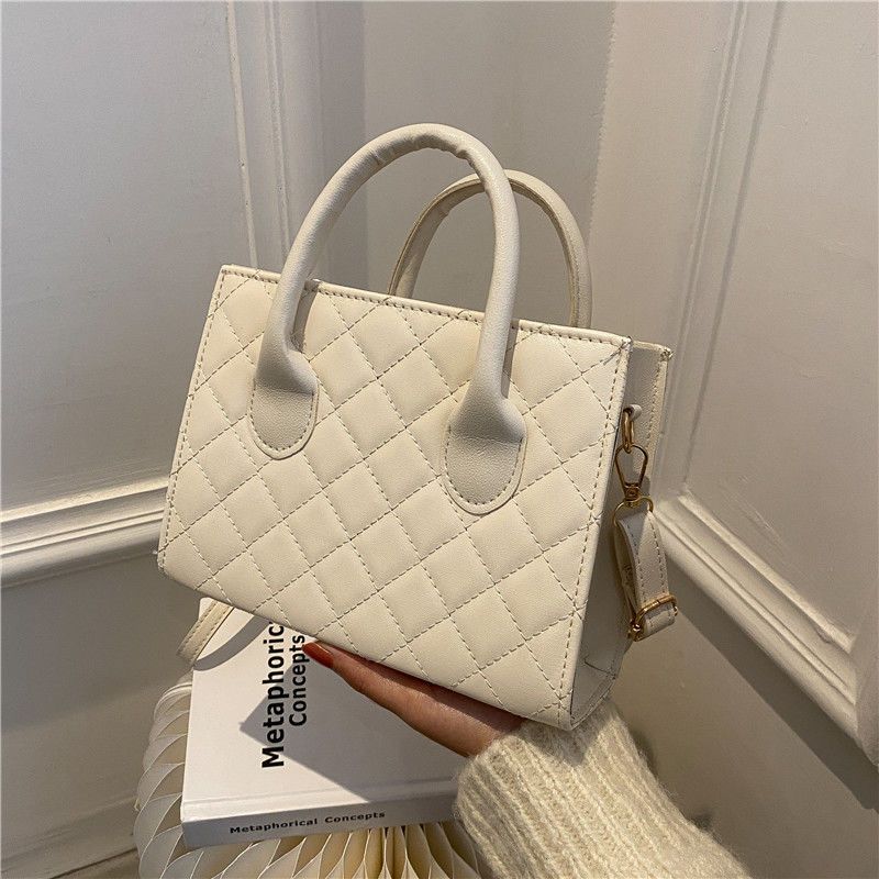 All-match ins large-capacity bag female 2022 spring and summer new fashion messenger underarm bag niche shoulder handbag