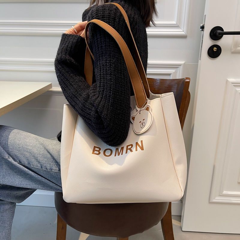 Popular bear tote bag large-capacity bag women's all-match shoulder bag 2021 new high-end commuter handbag