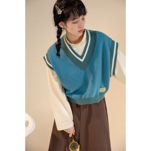  short spring and autumn Japanese college style girls knitted vest vest sweater women's top fashion embroidery trend