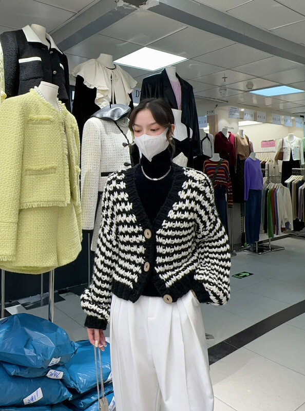 [BENYAN] lavame black and white striped casual sweater sweater 3192