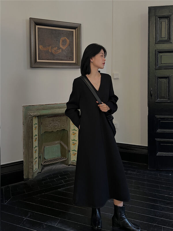 New in autumn!【SOUL】Dark high-end V-neck loose dress 2888# CLS