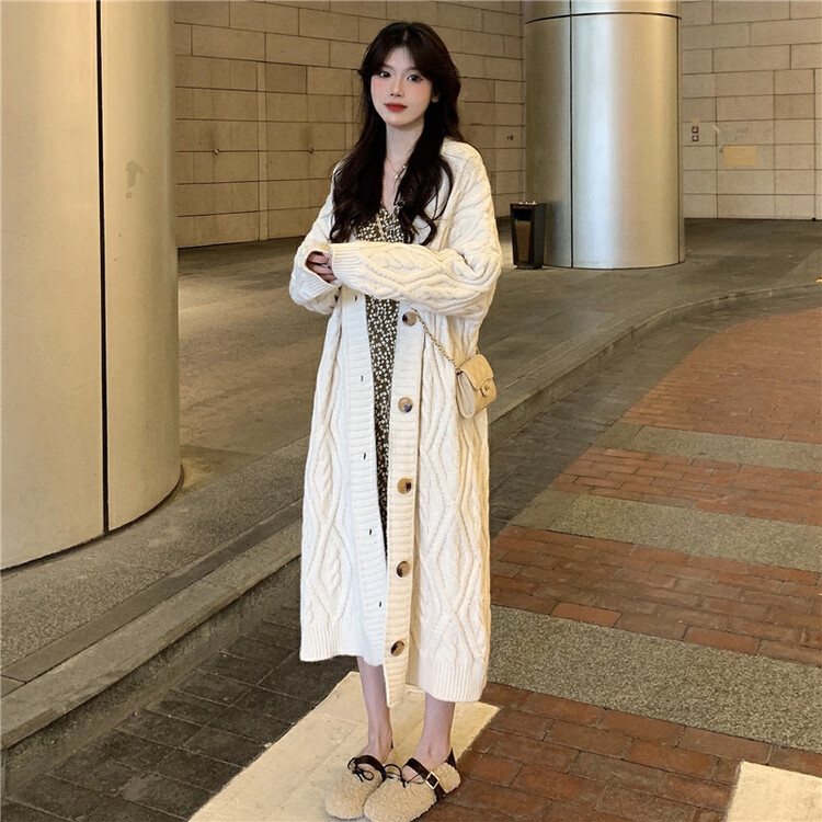 [Y.JIA Yijia] Korean version of loose and lazy V-neck temperament twist long-sleeved long sweater outer sweater 665-1