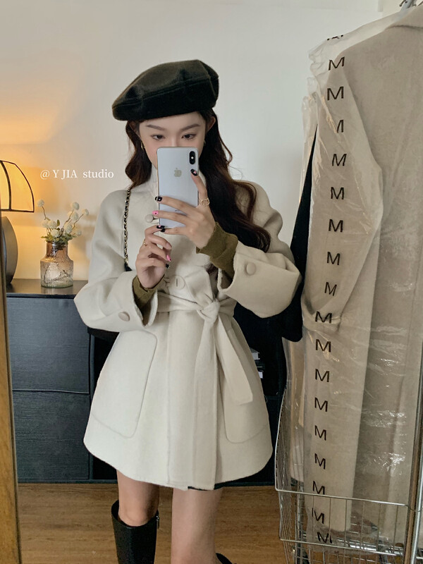 【Y.JIA Yijia】Simple Contrast Color Doll Collar Leather Buckle Short Wool Coat 55019