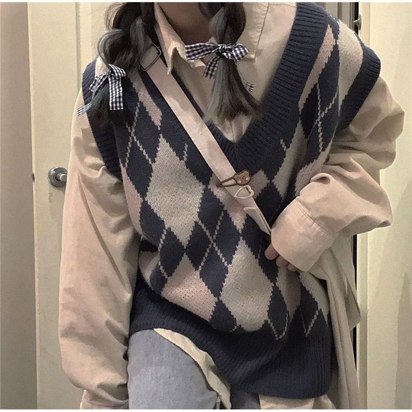 Two-piece suit/single-piece spring and autumn Korean version retro diamond knitted sweater for girls outside wearing vest + shirt tide