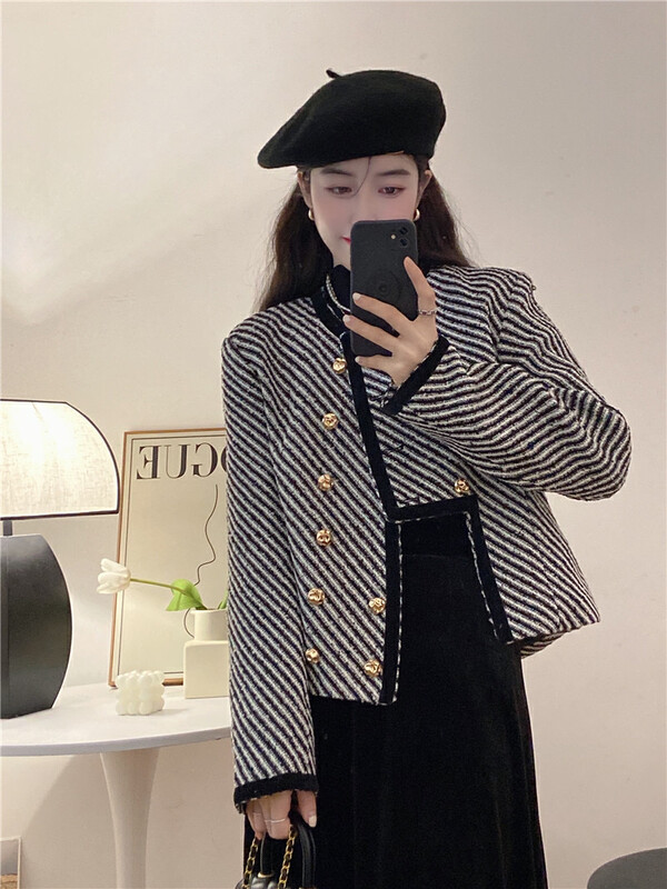[Y.JIA Ijia] French retro high-end fried street lady Xiaoxiang style short coat sweater 765