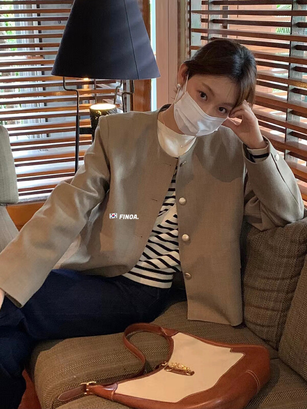 [FINOA] Korean simple temperament solid color buttoned small fragrance texture short coat 1297