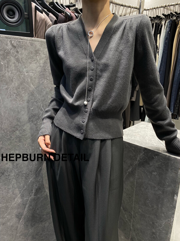 【HEPBURN Hepburn】V-neck pleated knitted cardigan long-sleeved jacket Y58