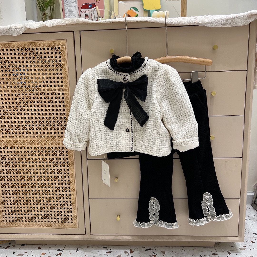 Girls' autumn suit 2022 new baby girl fashionable foreign clothes children's spring and autumn coat trousers two-piece set