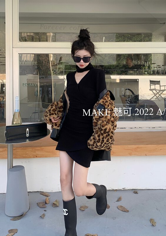 [MAKE Charm] Temperament woman V-neck hollow side pleated irregular dress 80140# OZQ