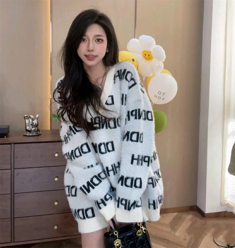【Fan Fan】V Neck Letter Loose Knit Sweater 10062# CL