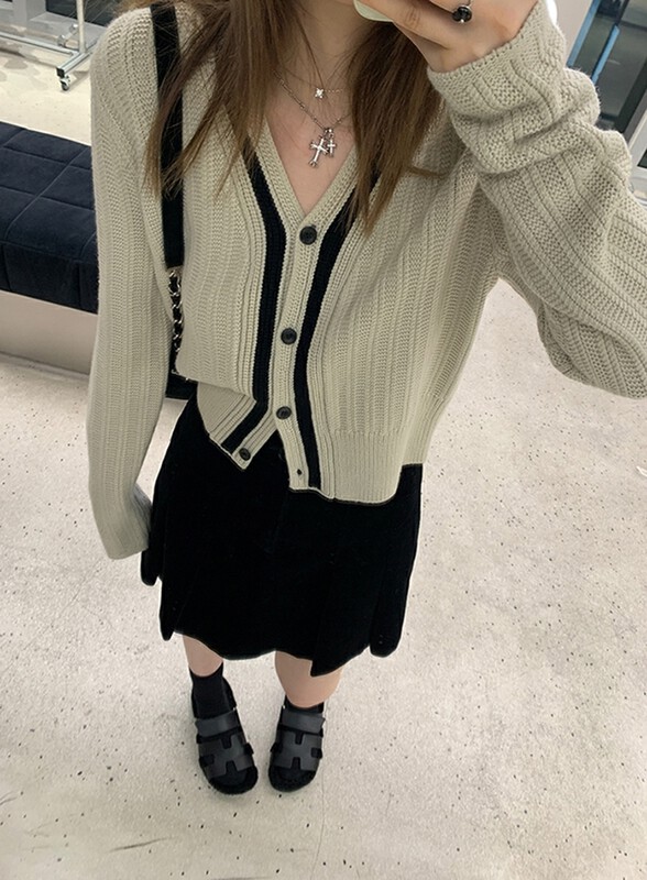 [Yi Kaoru] Mani woven strips contrast color V-neck lazy knitted cardigan (only cardigans are sold) 0503# HYY