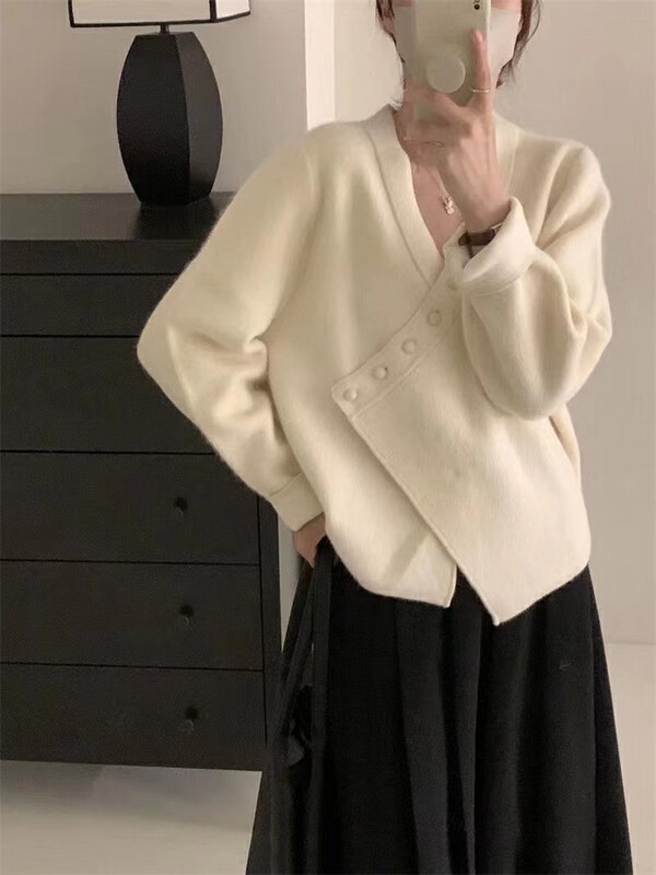 [Y.JIA Yijia] Temperament Versatile V-Neck Button Cardigan Lazy Sweater 893
