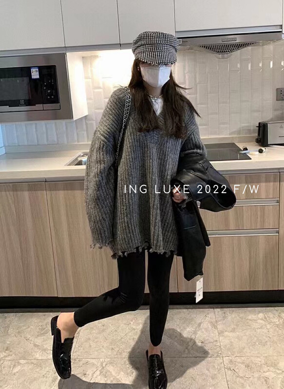 【ING】Retro temperament lazy style V-neck torn edge sweater w3946
