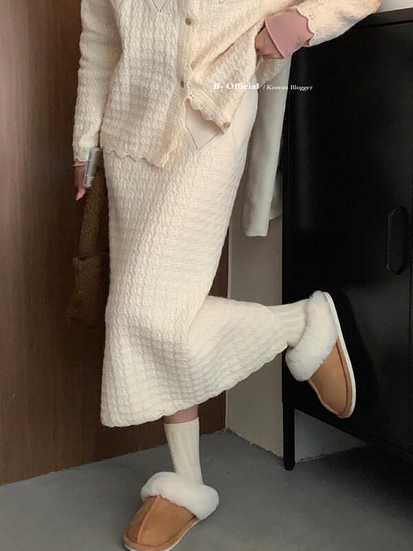 【B plus】Korean style simple atmosphere three-dimensional crochet skirt 22-8370-2