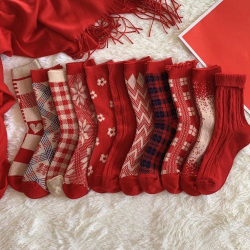 Red socks women's natal year Korean version of the mid-tube ins tide autumn and winter stepped on the villain to marry the year of the ox pure color cotton stockings