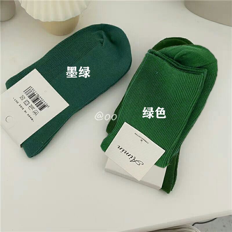 Green socks women's mid-tube Korean version Japanese cute students ins tide all-match dark green stockings autumn and winter piles of socks