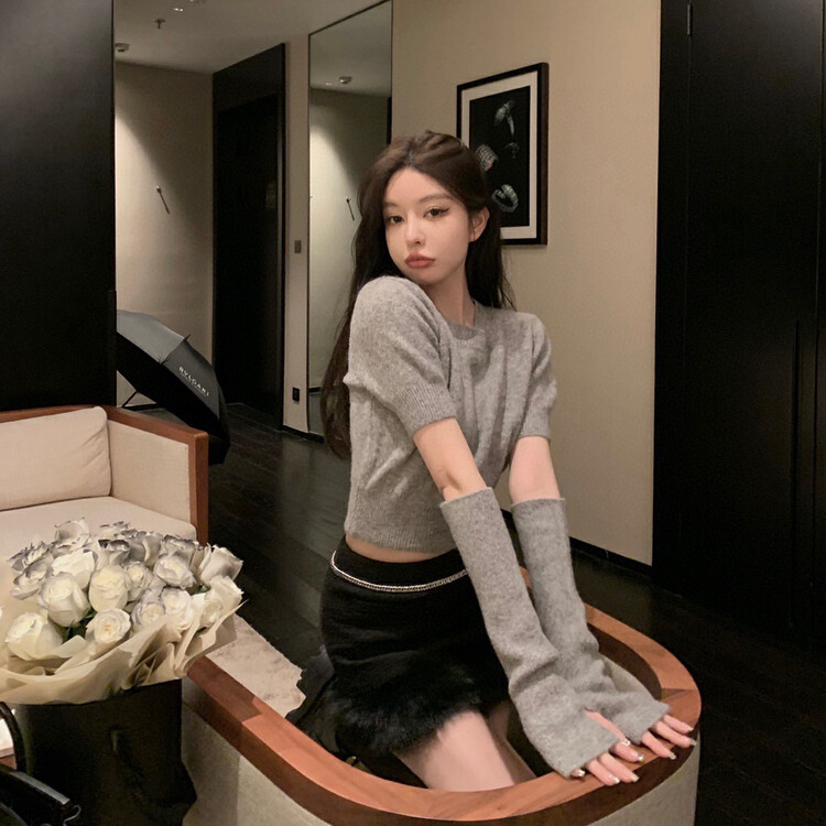 【WGWE】Pure Desire Short-sleeved Sleeve Women's Autumn Short Slim Slim Design Lazy Wind Warm Sweater (with Detachable Sleeves) 3080# FHX