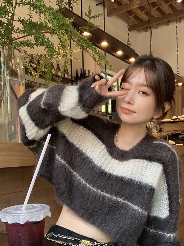 New in autumn!【WGWE】Short paragraph contrasting color stripe lazy wind pullover round neck warm sweater 2782# FHX