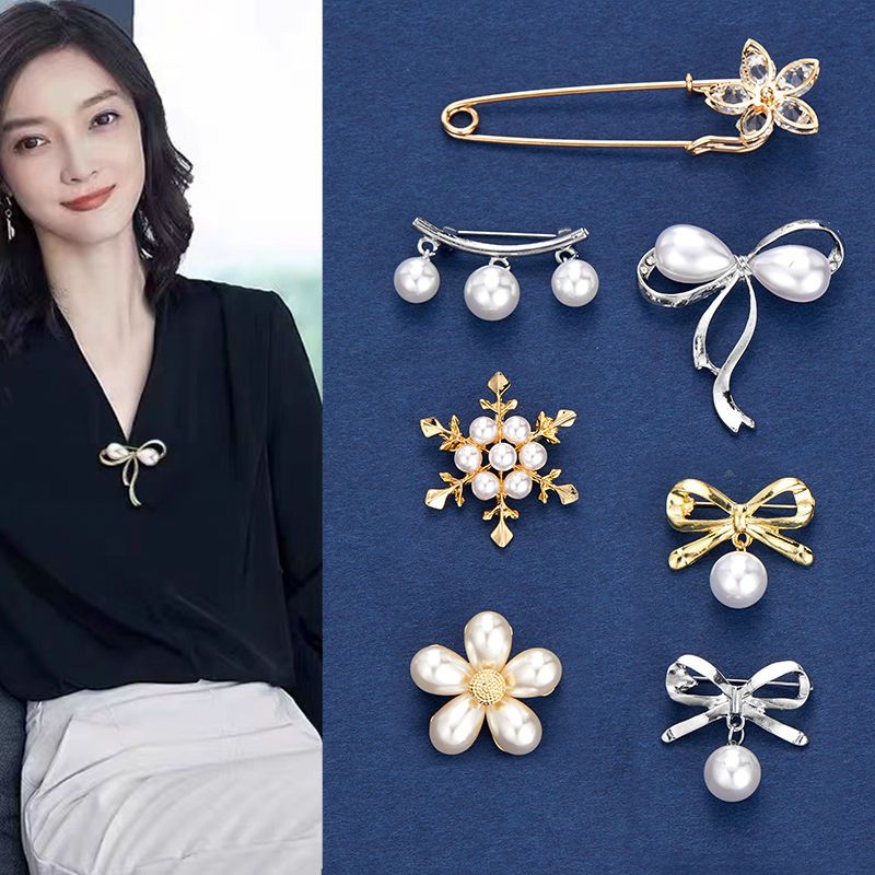 Anti-light brooch women's neckline narrowing artifact waist pin fixed clothes collar pin high-end accessories cardigan buckle pin