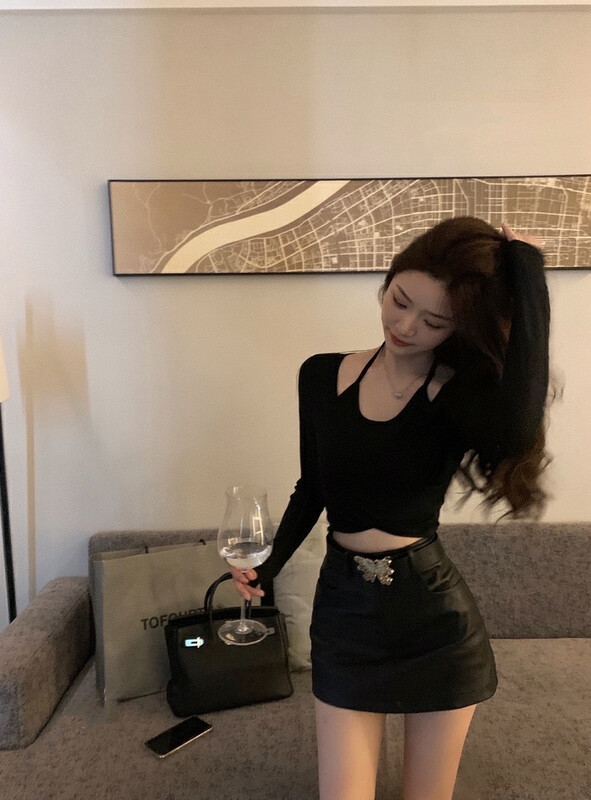 New in autumn! 【WGWE】Pure desire hanging neck fake two sexy short long-sleeved T-shirts 2595# FHX