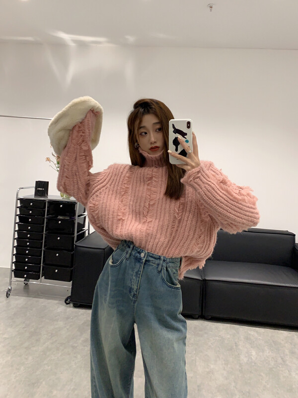 【VANESSA】Heavy industry twist shoulder pad high collar short warm sweater 8321# OZQ