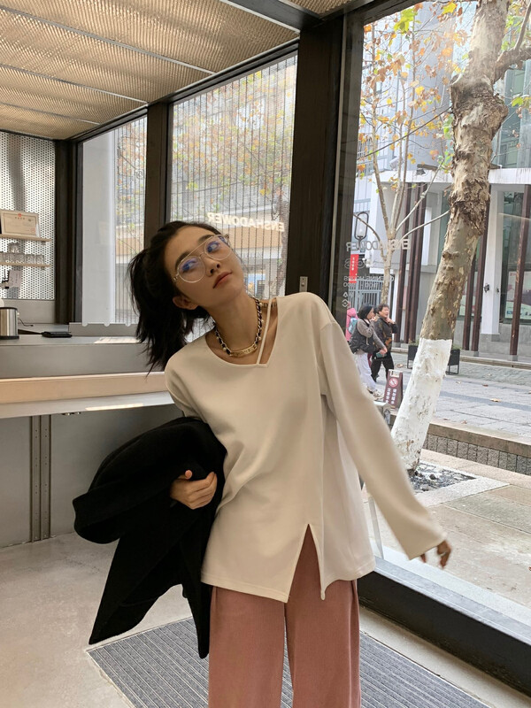 【WGWE】Early autumn fashion V-neck women's scheming loose mid-length slit long-sleeved T-shirt 2473# FHX