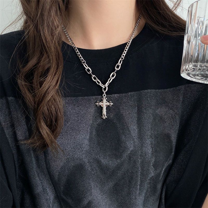 Double-layer diamond-encrusted cross necklace for women and men trendy cool handsome hot girl niche design high-end hip-hop couple accessories