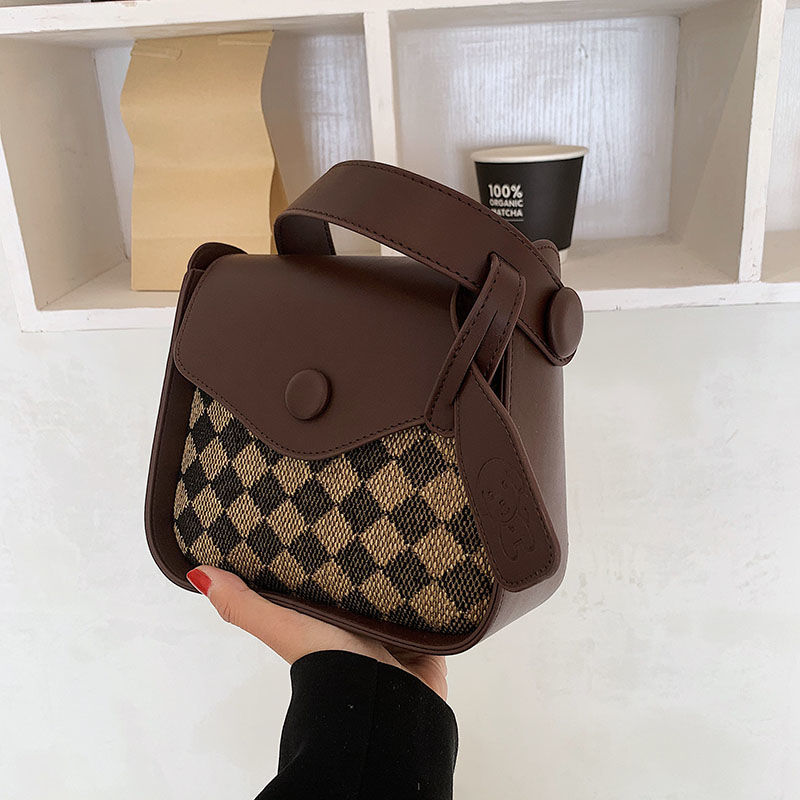 Autumn and winter super hot retro small bag women's bag 2022 new fashion ins niche all-match Messenger net red saddle bag