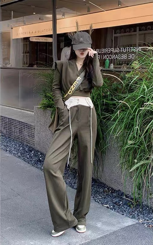 New for winter! 【JH】Internet celebrity V-neck shirt + loose casual pants suit (with chain) 43075# PCZ