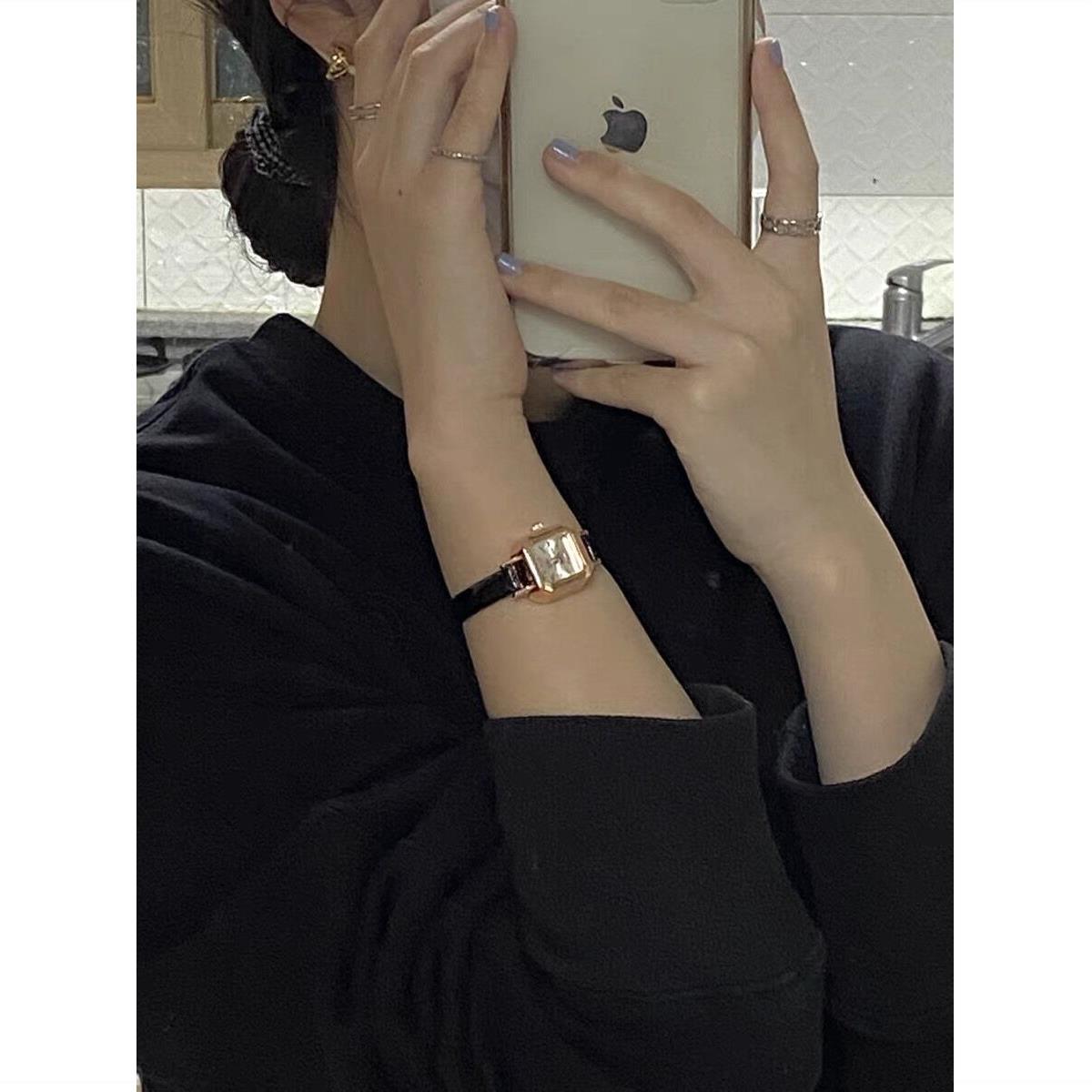 French niche watch female ins Hyuna style retro square small dial white simple junior high school students college style