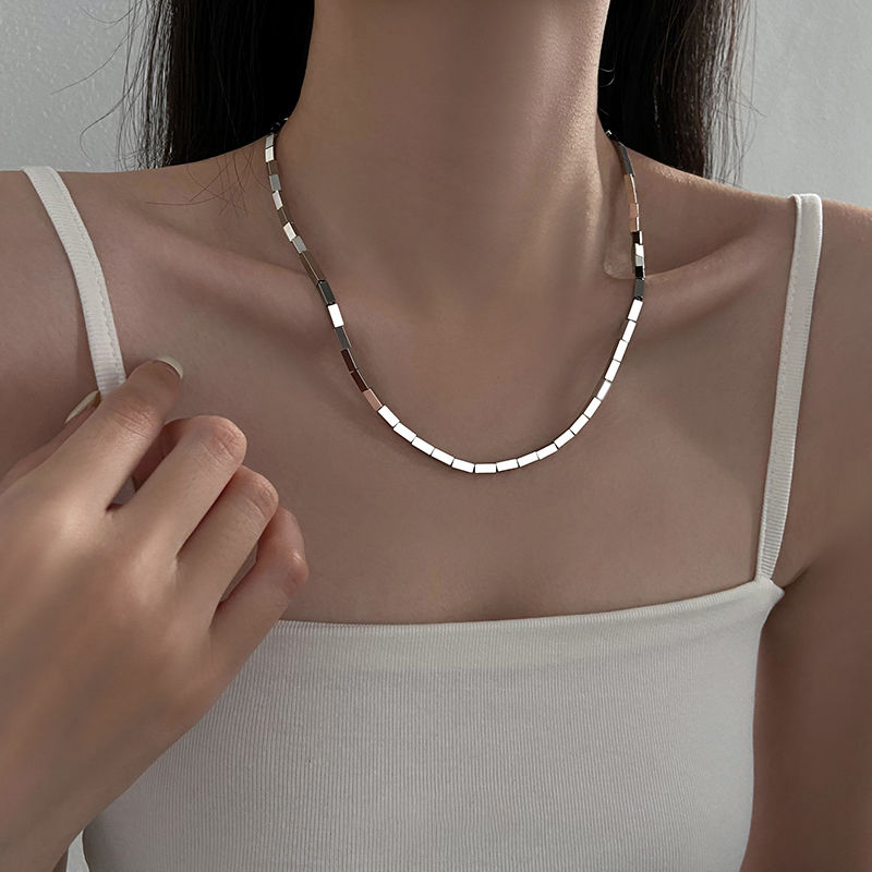 Small square titanium steel necklace ins high-end sense metal female summer simple temperament accessories necklace cold wind collarbone chain