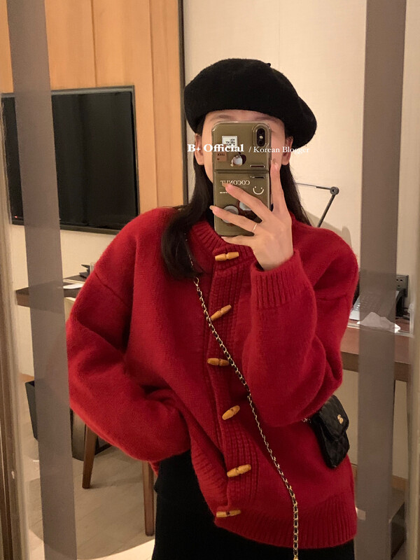 【B plus】Korean style warm winter fresh and elegant wooden buckle thick sweater 22-8613-2