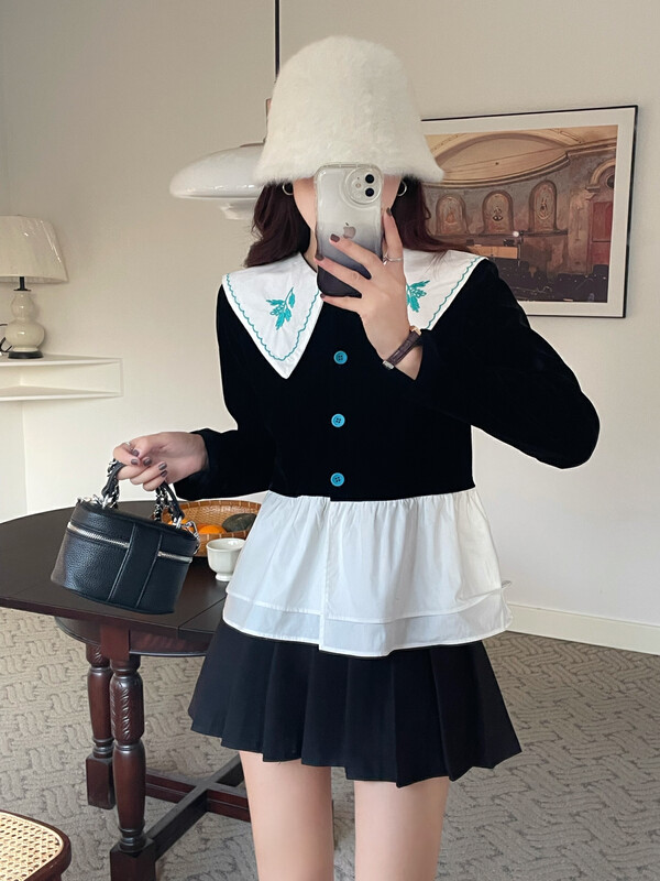 【JH】Internet celebrity Xiaoxiang embroidered doll collar fake two-piece splicing contrast color shirt (only sell tops) 43388# PCZ
