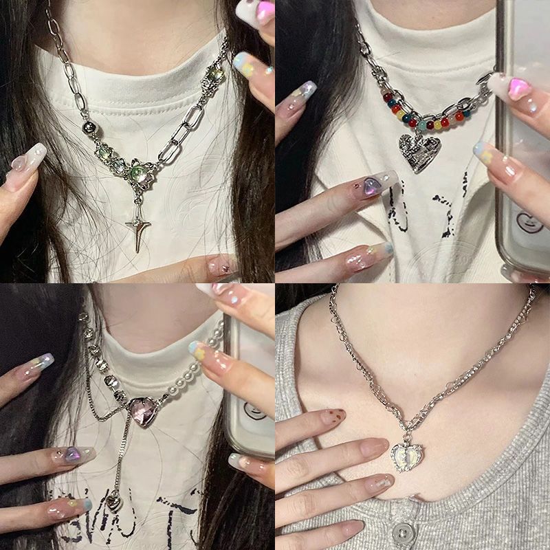 Sweet cool cold wind moonstone four-pointed star pendant necklace female trendy cool niche design collarbone chain Xiaohongshu same style