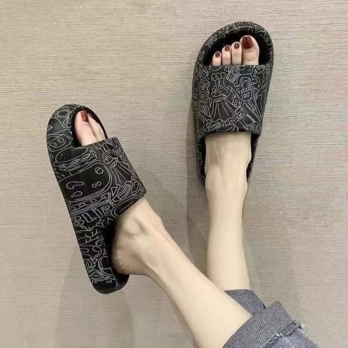 Stepping on shit feeling ins tide cute bear thick-soled sandals and slippers women's summer wear non-slip soft-soled fashion indoor household shoes