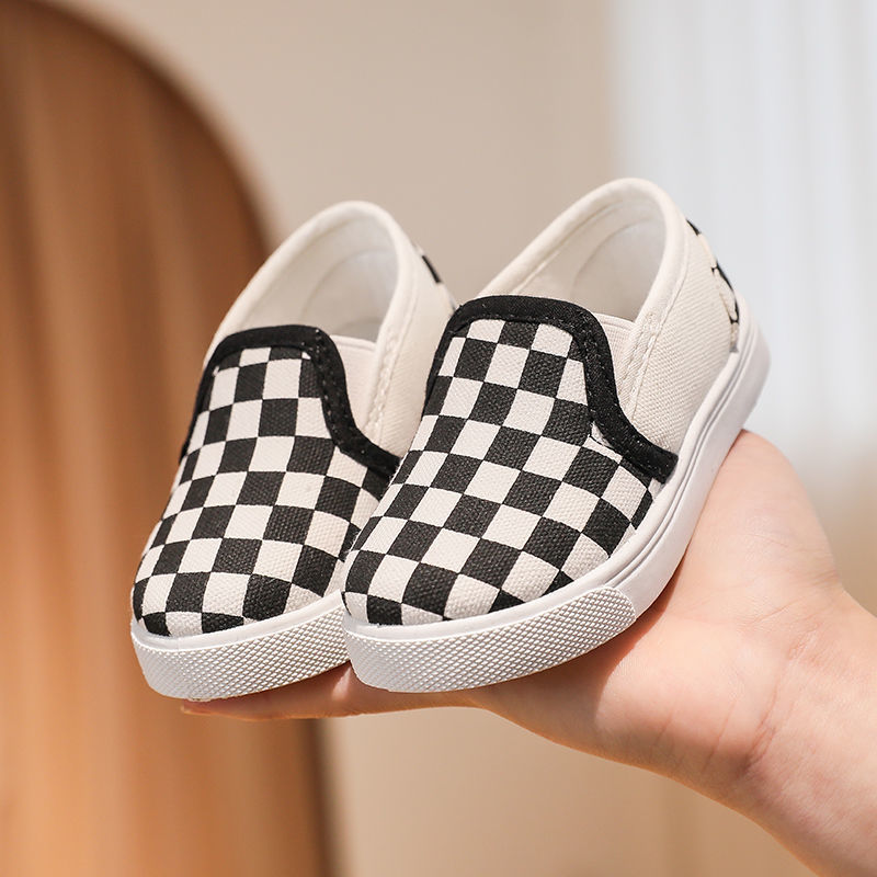 Children's shoes non-slip black and white boys canvas shoes slip on spring and autumn girls baby shoes kindergarten indoor shoes tide