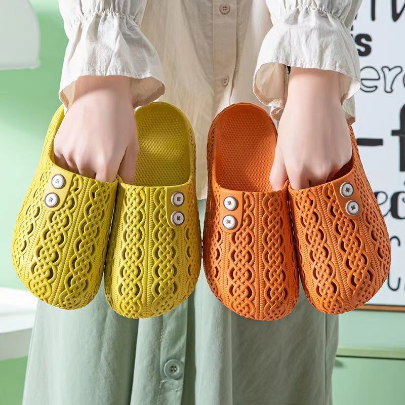 Hole baotou shoes women's non-slip cute beach cool summer outside wear bathroom home thick bottom stepping shit feeling new slippers women