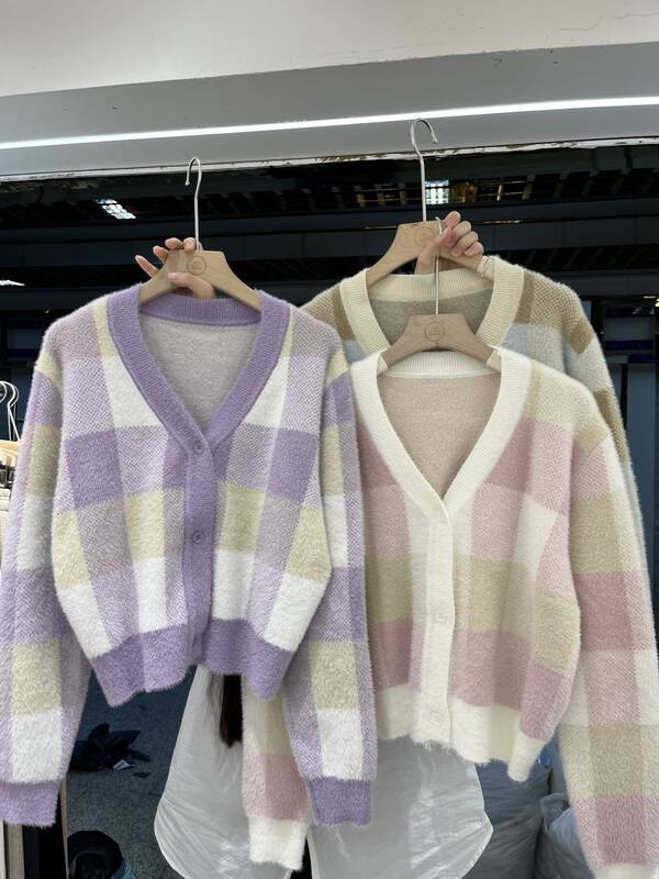 【MISS KOREA】Gentle plaid V-neck knitted cardigan 6738# HBX