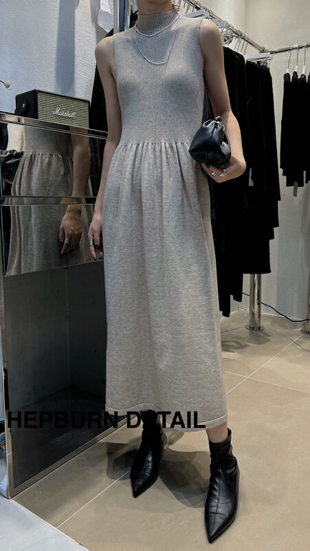 [HEPBURN Hepburn] sleeveless half-high collar knitted dress A pendulum umbrella skirt Y83