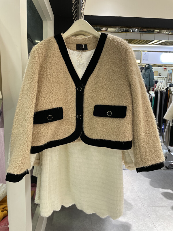 【RS】Long-haired color contrast side small scented wind warm down jacket (including 90% white duck down/60% wool) RS3106# FHX