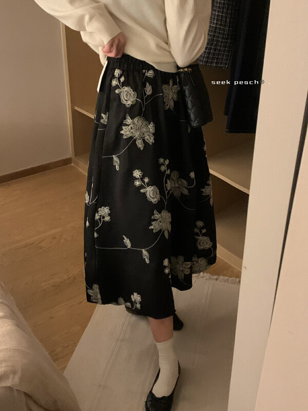 New in Autumn! 【SEEK PEACH】Embroidered Elastic Waist Comfortable Skirt 5789# L