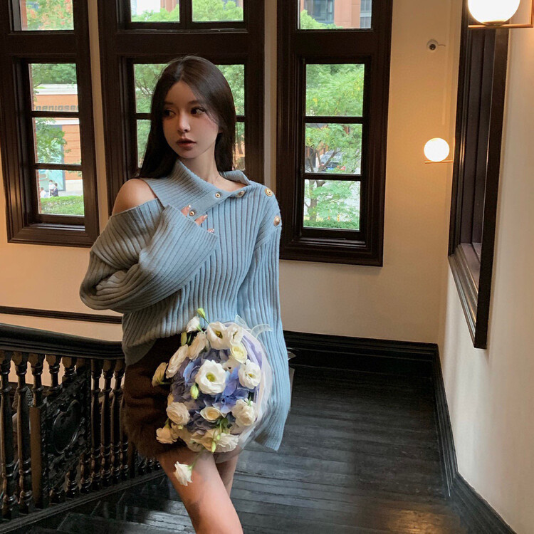 【WGWE】Irregular high collar vertical knit sweater with gold buckle 3152# FHX