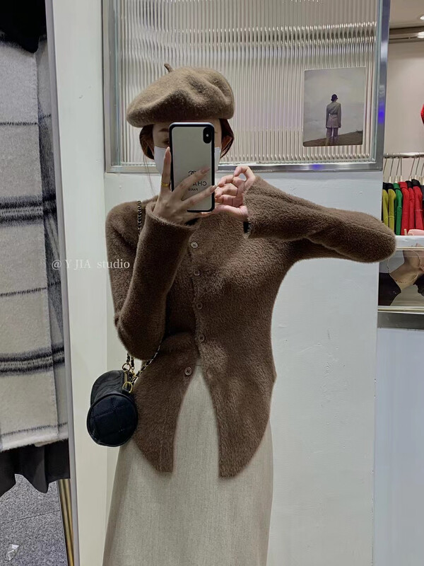 [Y.JIA] Temperament solid color soft waxy trumpet sleeve sweater 988