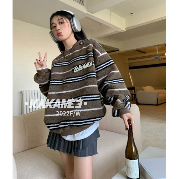 [KAKAMEE] American retro lamb wool composite milk velvet contrast color stripe large version sweater sweater 5308