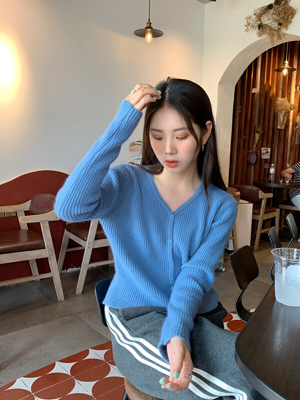 Original price 156.79! 【ONIVINTAGE】V-neck solid color short long-sleeved sweater content 50% wool OD218N3816