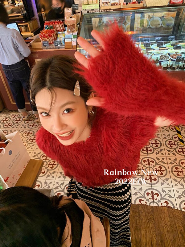[RAINBOW] Women's autumn and winter 2022 new design sense niche short section sweater red imitation mink velvet sweater with broken sleeves 2254